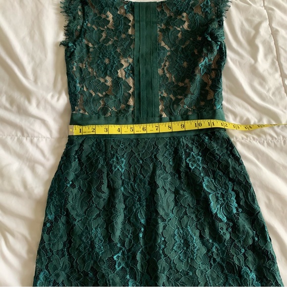 Beautiful Bedo lace dress -XS - Picture 7 of 9